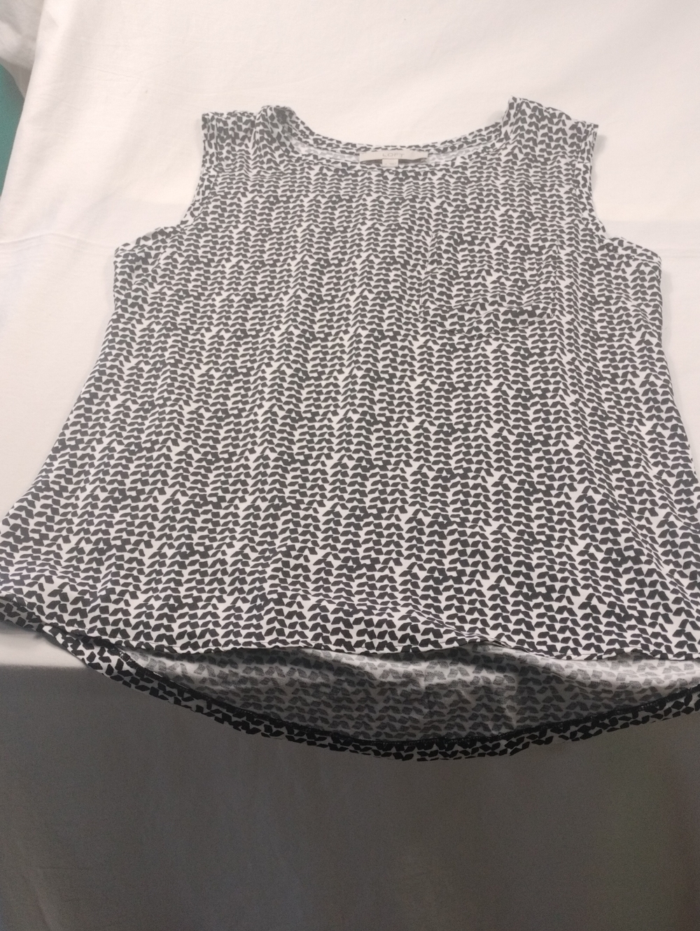 LOFT Black and White Patterned Sleeveless Camisole Size Medium